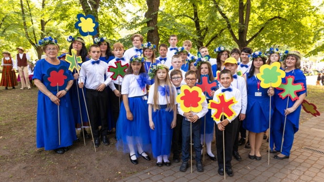 Mēs esam Jūs, Gaismas pamatskolas skolēni XII Dziesmu un deju svētkos, 11.07.2025.