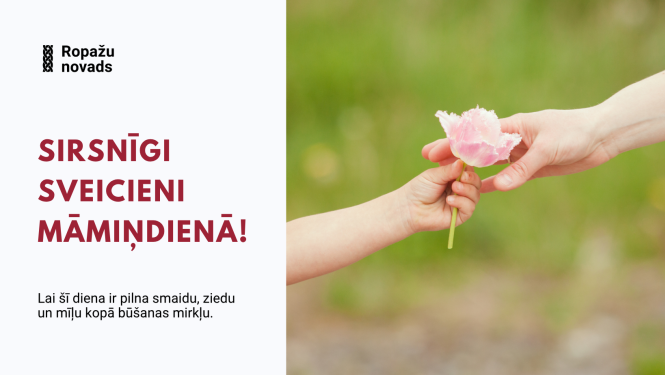 Māmiņdienas apsveikums, bildē rokas, kas pasniedz ziedus