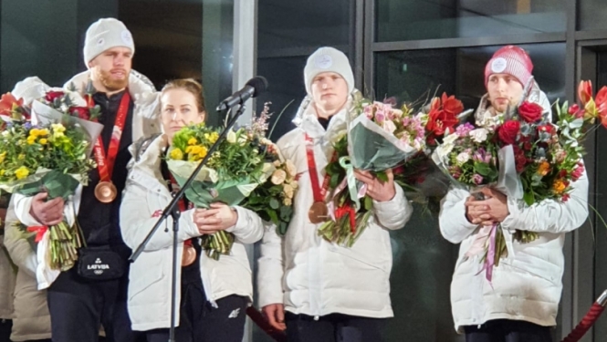Sagaidām mājās ropažniekus, Olimpiskos medaļniekus Mārtiņu Botu un Robertu Plūmi! 