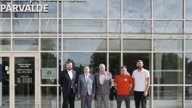 tikšanās ar Sarkanā Krusta pārstāvjiem, kopbilde