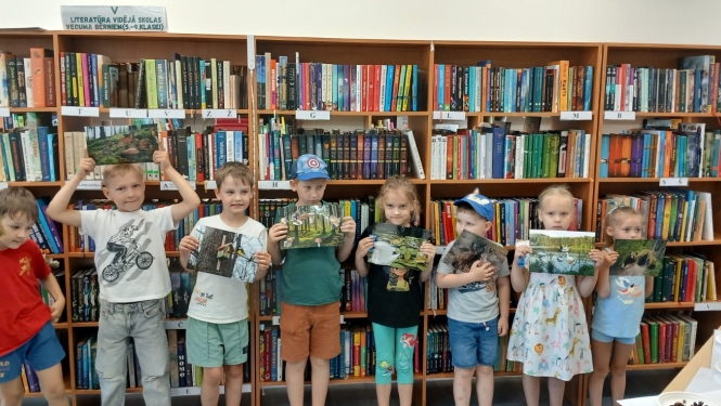 Vangažu pilsētas bibliotēkā notikusi nodarbība "Burvju mežs" 