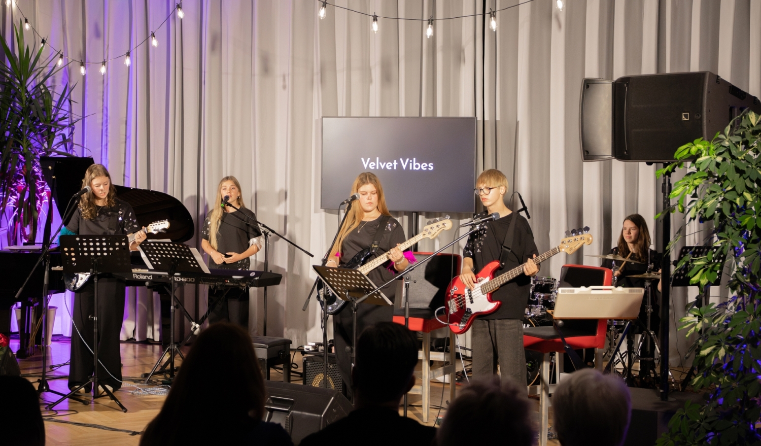 Ropažu jauniešu vokāli instrumentālais ansamblis "Velvet Vibes"
