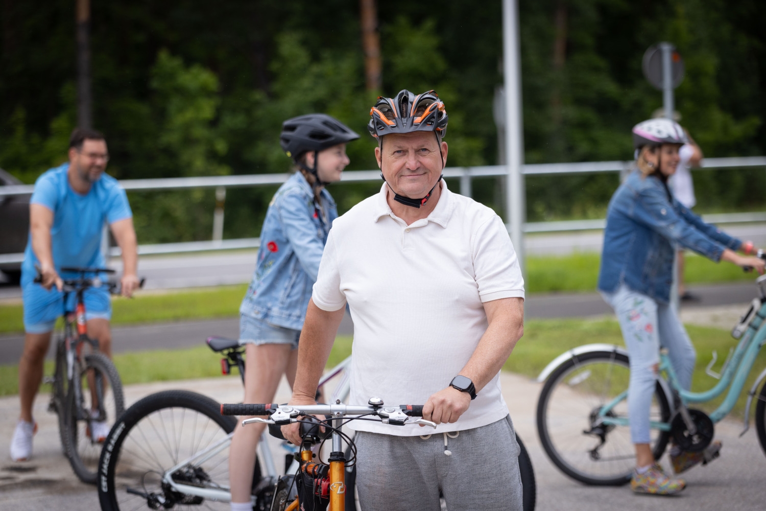 Ropažu novadā svinīgi atklāti jaunie gājēju un velosipēdu ceļi gar autoceļiem P4 un P5 