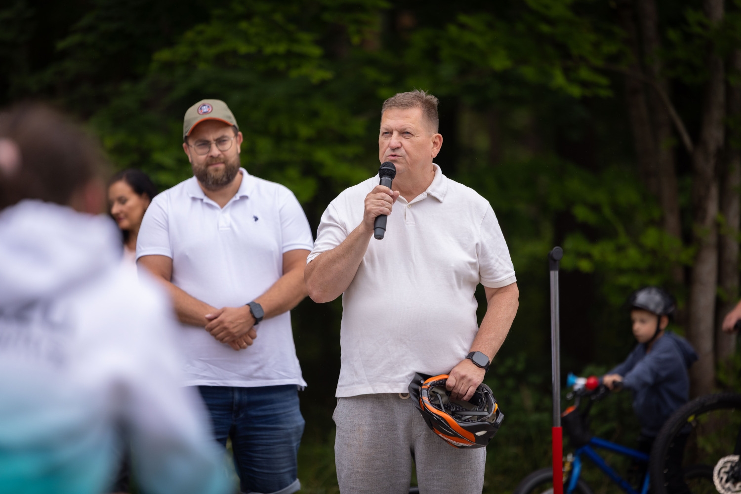 Ropažu novadā svinīgi atklāti jaunie gājēju un velosipēdu ceļi gar autoceļiem P4 un P5 