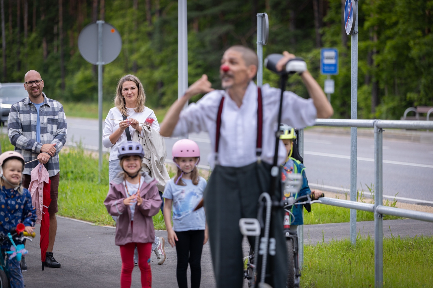 Ropažu novadā svinīgi atklāti jaunie gājēju un velosipēdu ceļi gar autoceļiem P4 un P5 