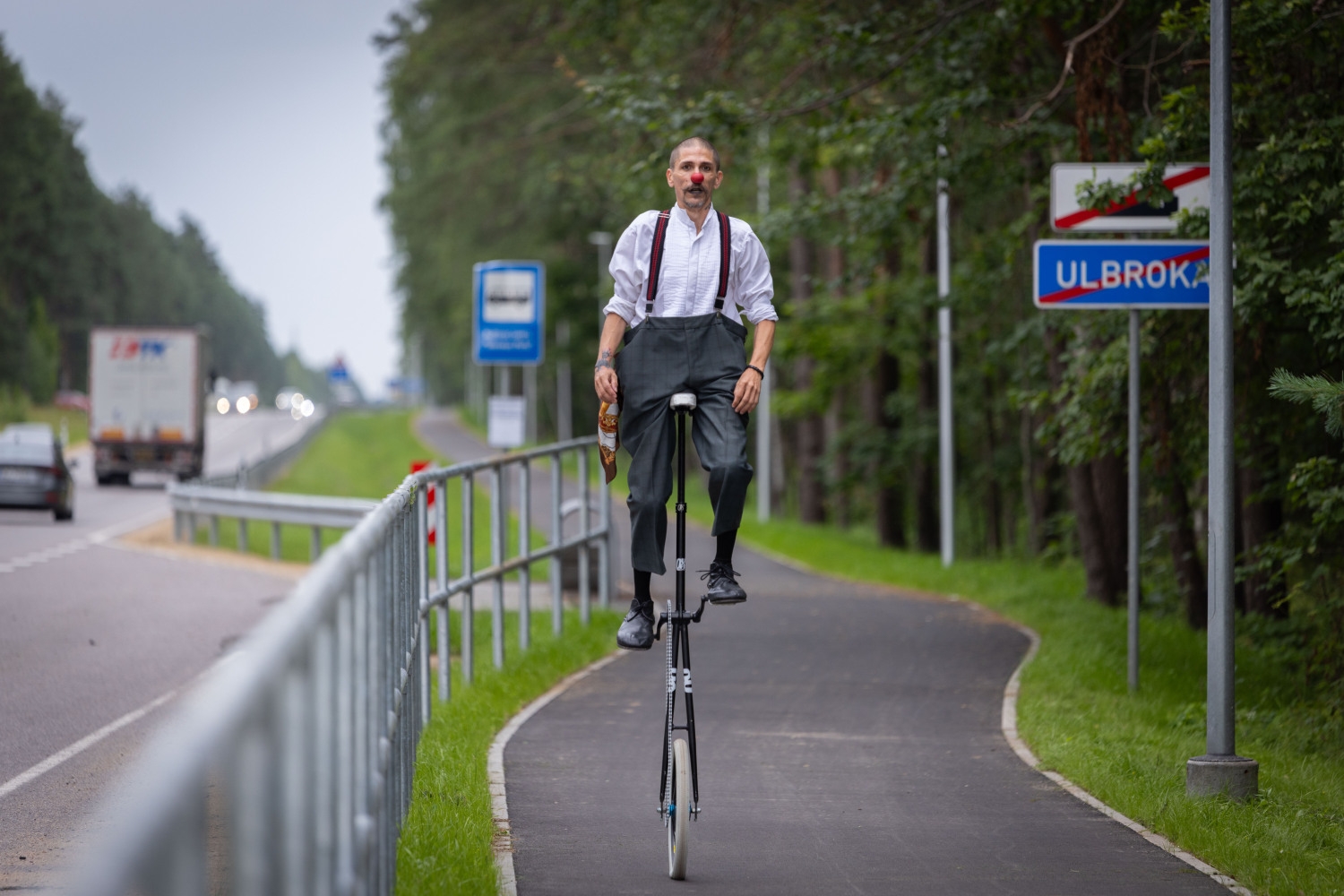 Ropažu novadā svinīgi atklāti jaunie gājēju un velosipēdu ceļi gar autoceļiem P4 un P5 