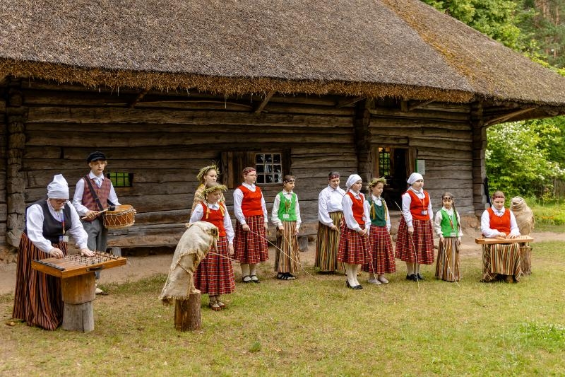Folkloras kopu programma "Dindaru, dandaru, radu novadu rakstus"