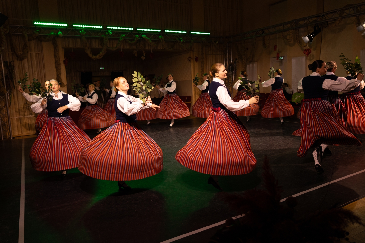 Mīlestības dienas sadancis "Kāzas" kolektīvi