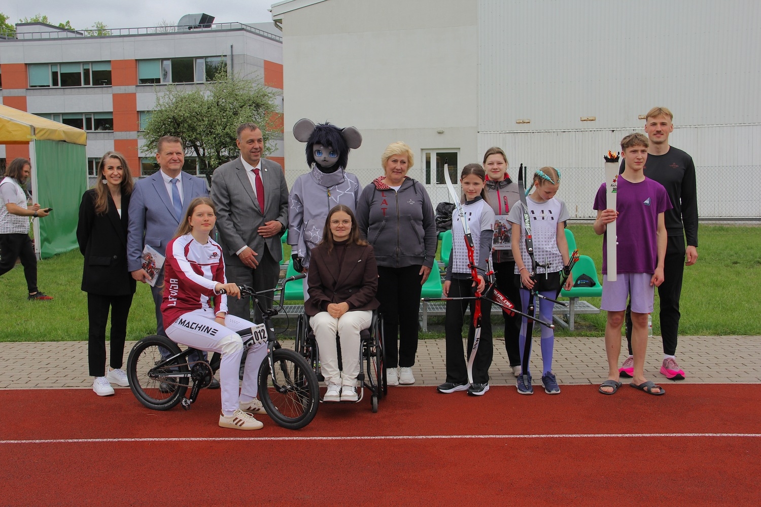 Latvijas Jaunatnes olimpiādes lāpas nodošana Ropažu novadā