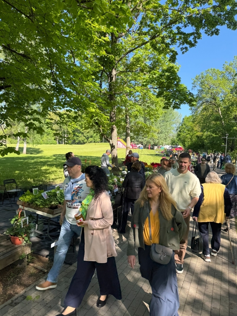 Vasarsvētku Stādu parāde Ropažu parkā