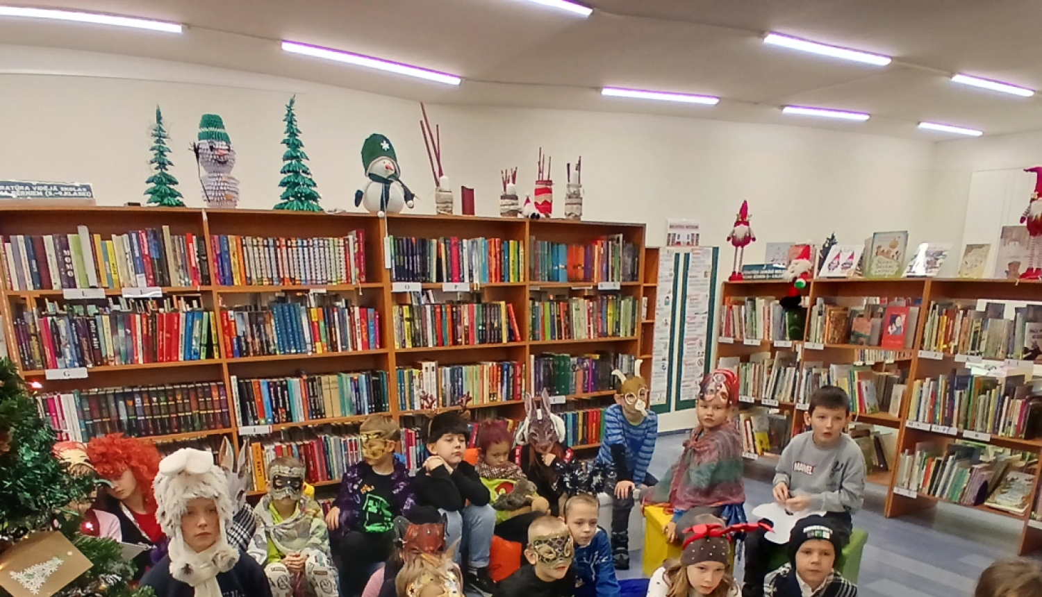   Ziemassvētku ķekatu jampandracis Vangažu pilsētas bibliotēkā