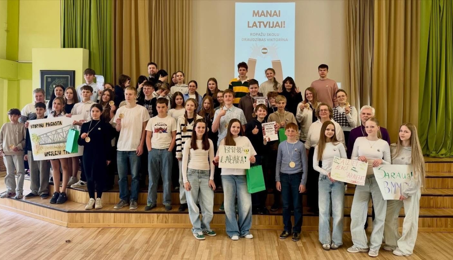 Viktorīnas "Mana Latvija" dalībieku kopbilde