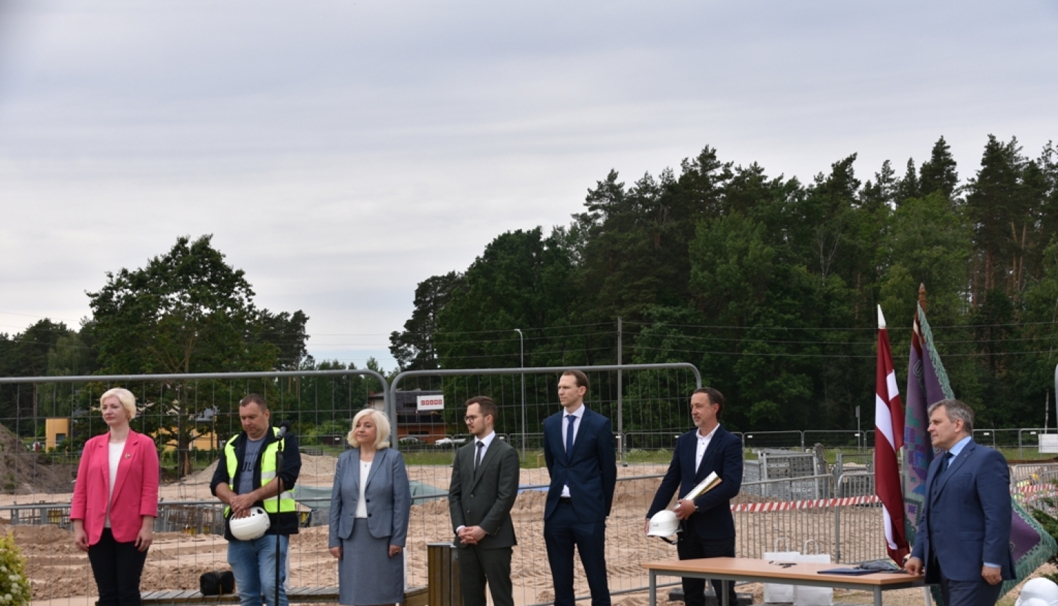 Ulbrokas vidusskolas laika kapsulas iemūrēšana