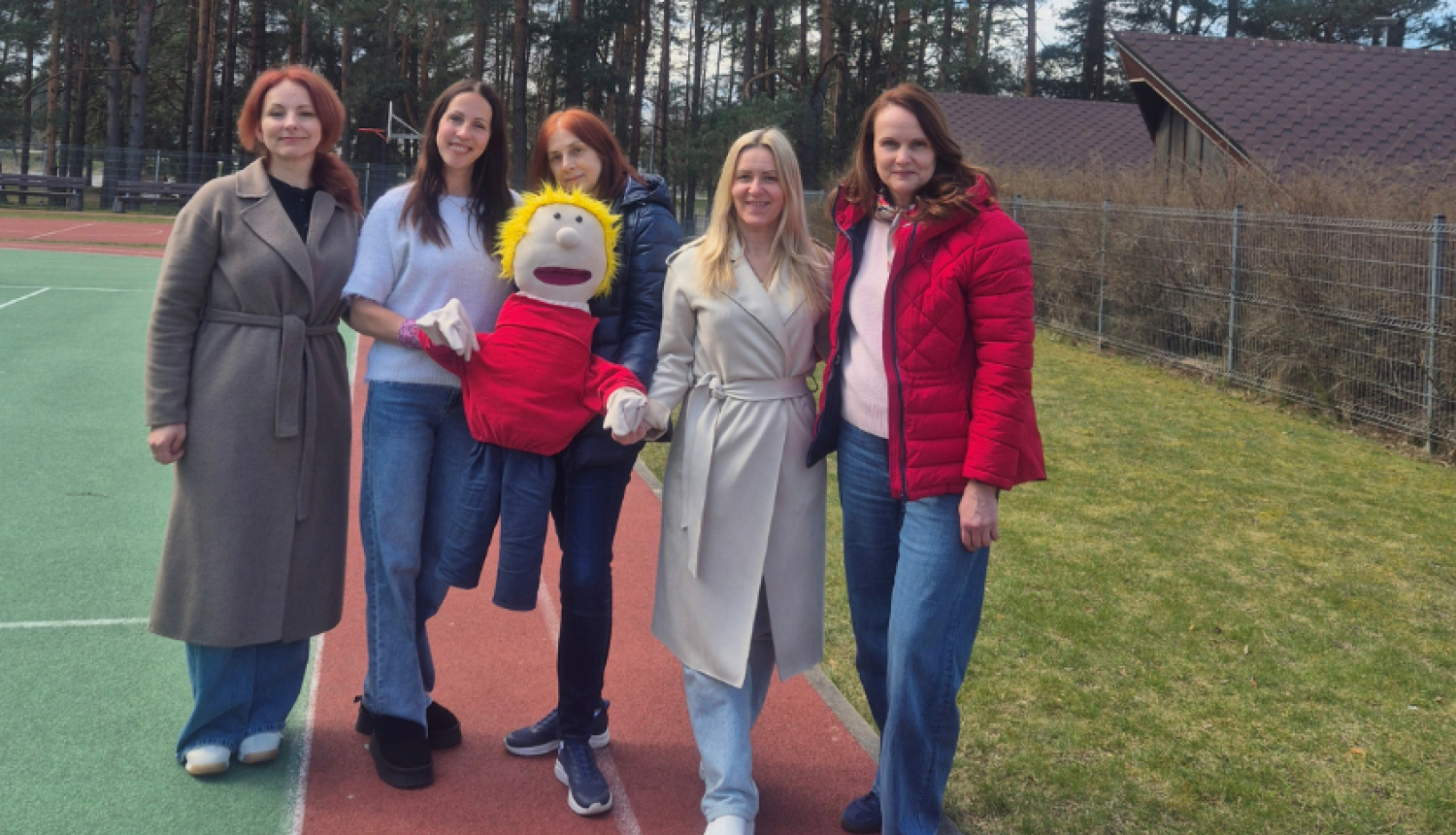 Programmas “Stop 4 – 7” Ropažu novada treneres (no kreisās):  Liene Stālmane, Kristīne Stulberga, Marina Mjalika, Santa Šika, Evita Anča