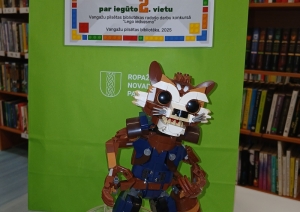 zaļš maisiņš ar lego