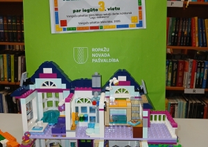 zaļš maisiņš ar lego