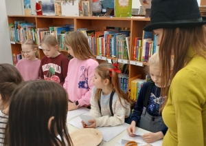 Ēnu teātris Vangažu pilsētas bibliotēkā 