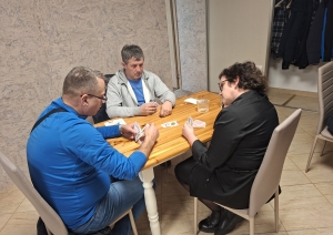Ropažu pagasta čempionāta zolītē, spēlētāji pie galda