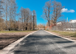 piebraucamais ceļš pie Ulbrokas ezera